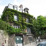 Charming Apartment In Montmartre